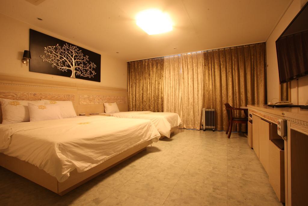 J-Top Hotel Siheung الغرفة الصورة