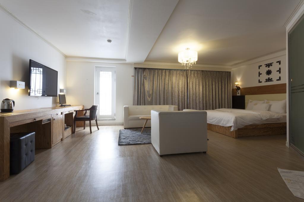 J-Top Hotel Siheung الغرفة الصورة