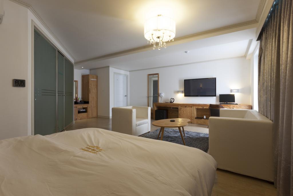 J-Top Hotel Siheung الغرفة الصورة